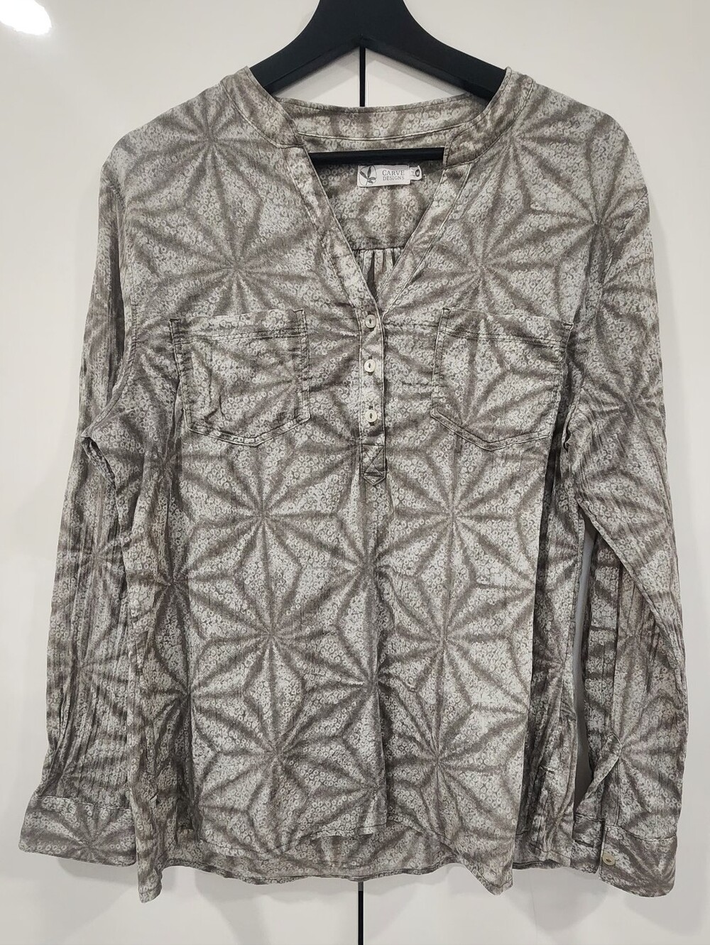 Carve Designs Dylan Organic Cotton Gauze Geometric Starburst Top Size M